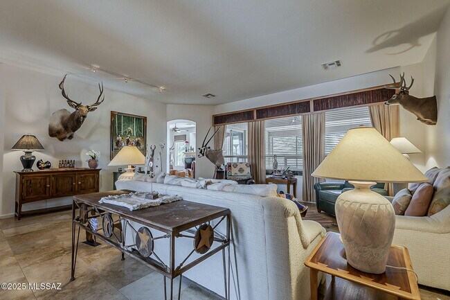 Building Photo - 65473 E Rose Ridge Dr
