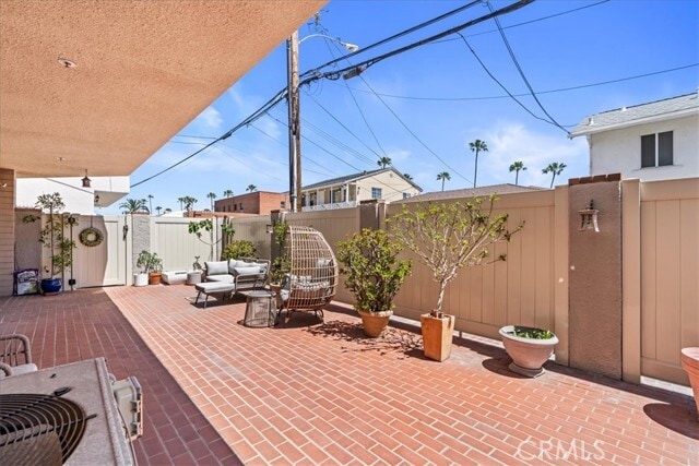 Building Photo - 512 Esplanade