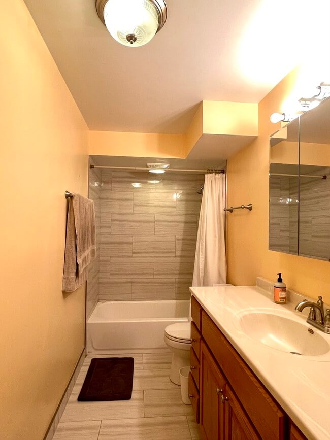 Building Photo - 450 Plum Creek Dr