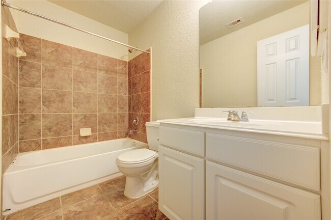 Building Photo - 14839 Fir Knoll Way