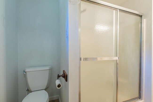 Building Photo - 226 Paradise Dr