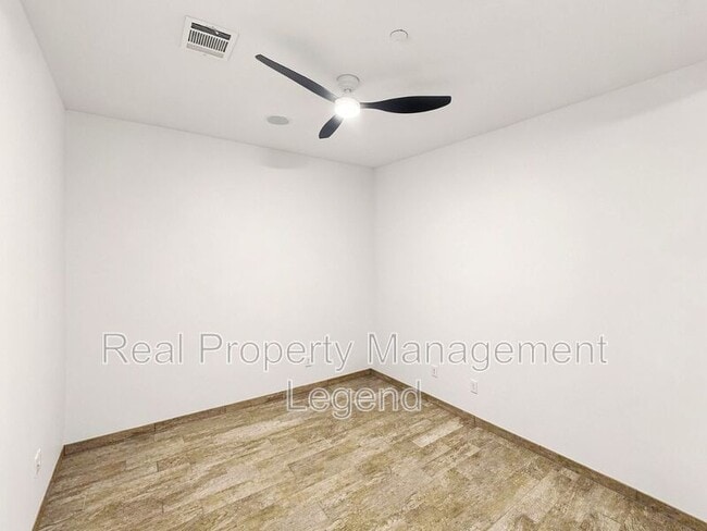 Building Photo - 5729 Knox Dr