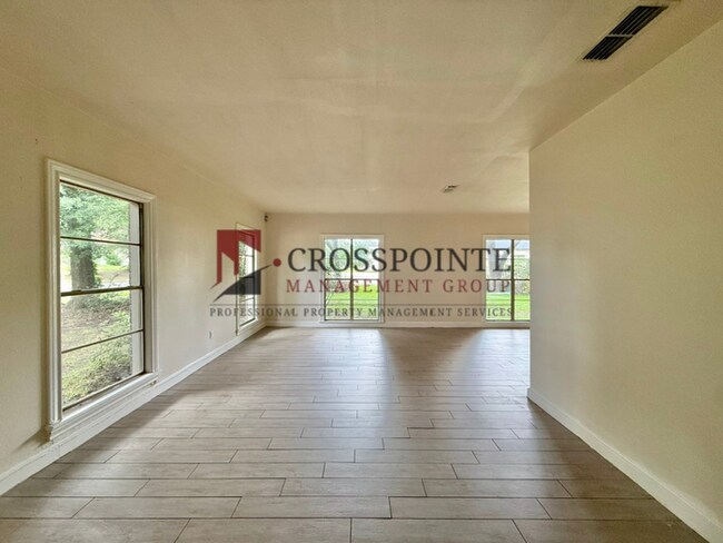 Building Photo - Beautiful 4 bedroom 2 bath home in the heart of Tyler!