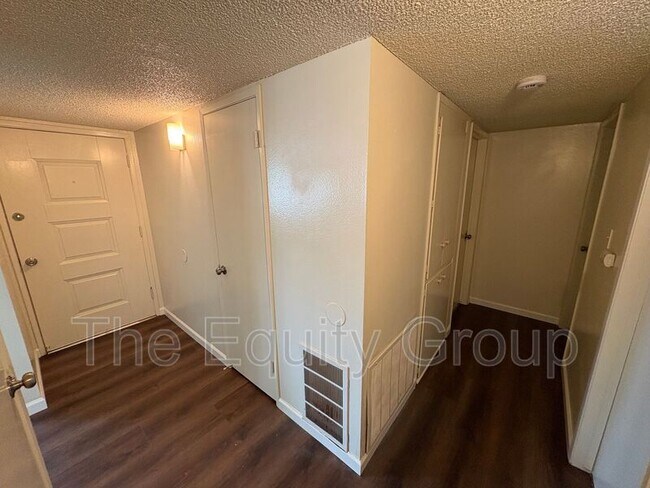 Building Photo - 1646 S Dollner St