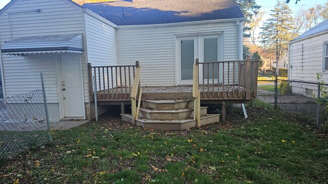 Building Photo - 963 Perry St