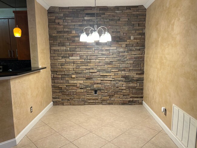 Building Photo - Upgraded First Floor Condo - Estate at Wes...