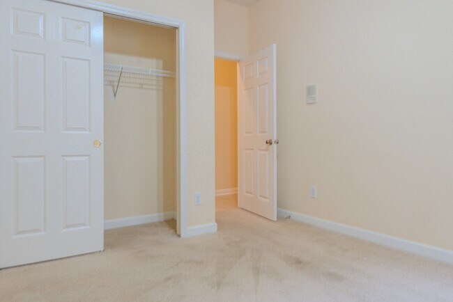 Building Photo - Spacious 5BR Home in Falcon Trace | 3-Car Garage | Screened Patio | Resort-Style Amenities Rent: ...