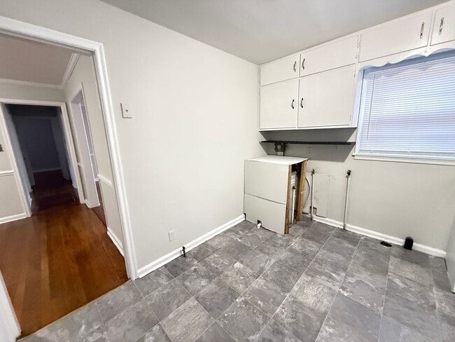 Building Photo - 2825 Amherst Rd