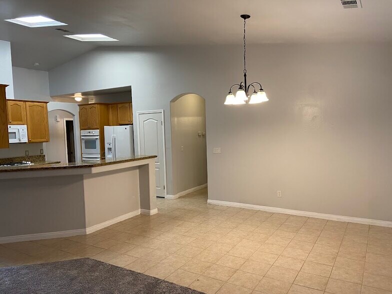 Building Photo - 11100 Vista De Cally Dr