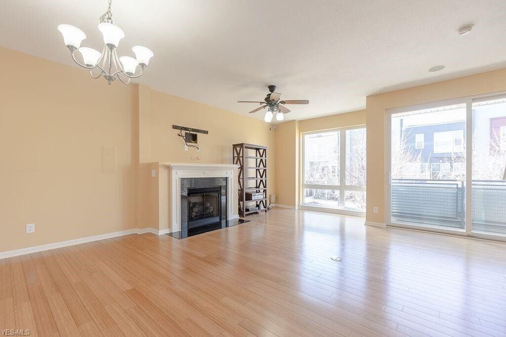 Open living area with 9' ceilings - 1263 W 74th St.
