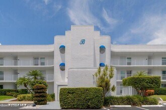 Building Photo - 6124 S River Run Dr