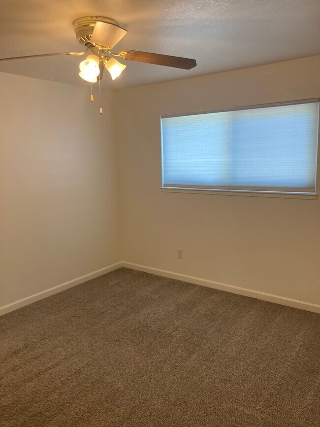 Building Photo - Modesto 3 Bedroom 2 Bath Solar Power Home ...