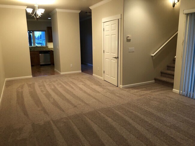 Building Photo - 2BED2BATH -2CARGARAGE, WASHER/DRYER HOOKUP, STORAGE, OWNER LANDSCAPE MAINTENANCE