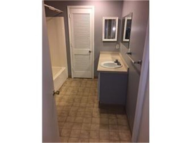 Building Photo - 1601 Delaware Ave