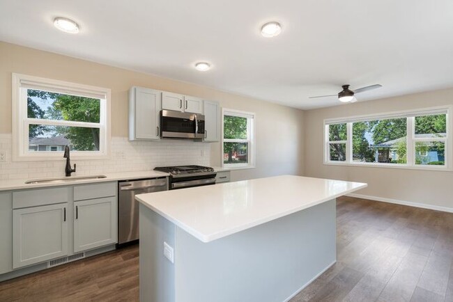 Building Photo - $1,895 | 2 Bedroom, 2 Bathroom House | Pet...