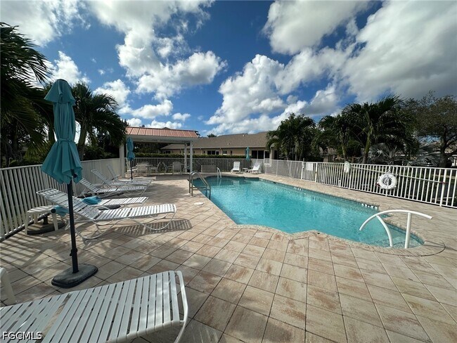 Building Photo - 16801 Sanibel Sunset Ct
