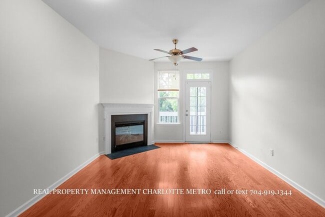 Building Photo - Charming 2 Bed, 2 Bathroom city Retreat Near Uptown Charlotte & Greenway Access
