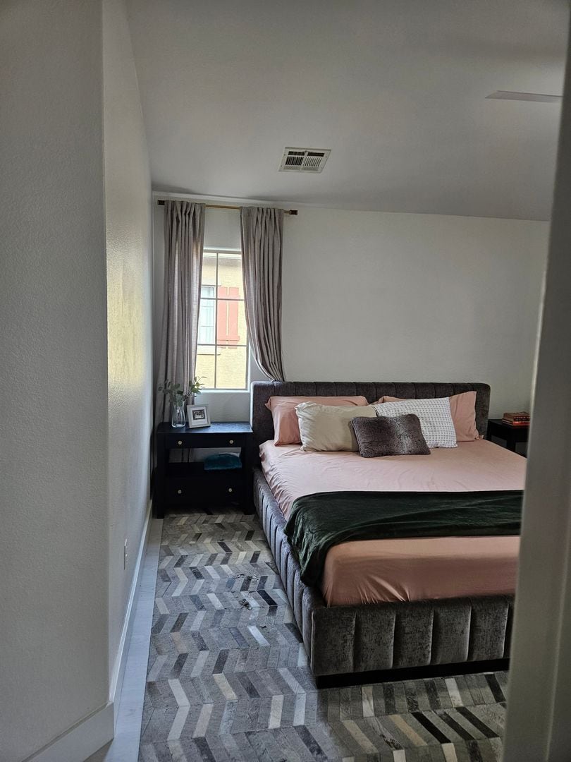 Building Photo - 1350 S Greenfield Rd