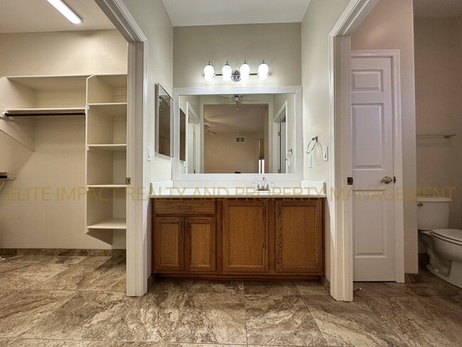 Building Photo - 585 W Deerview Ct