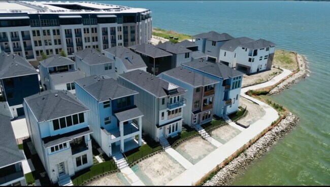 Building Photo - 512 Secretariat Dr