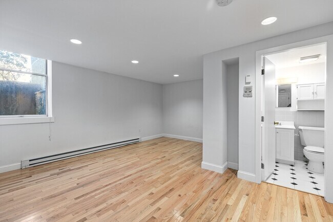 Building Photo - 1763 Beacon St