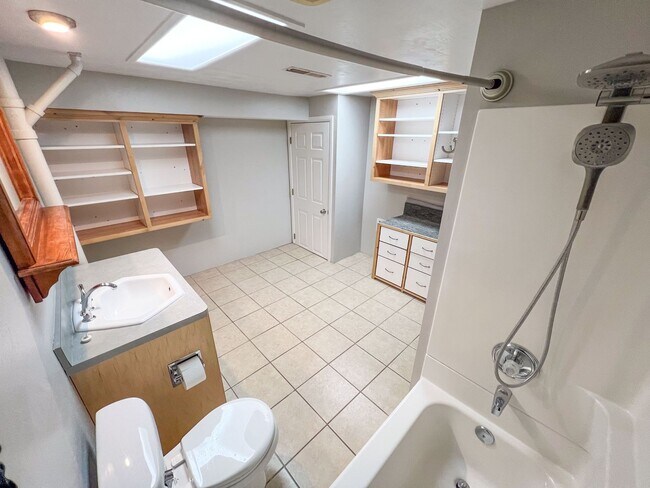 Building Photo - 147 W Fremont Ave