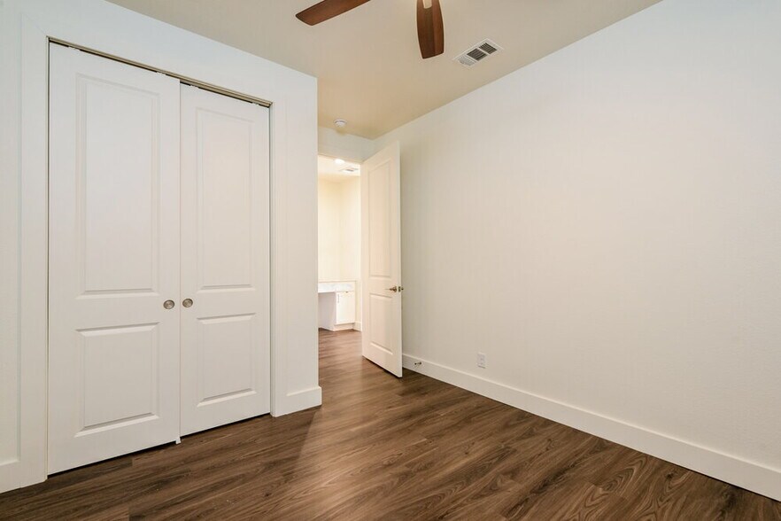 Building Photo - 7157 9th Hole Dr