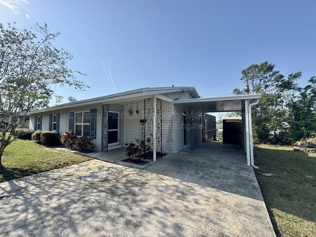Building Photo - 1074 Gerona Ave