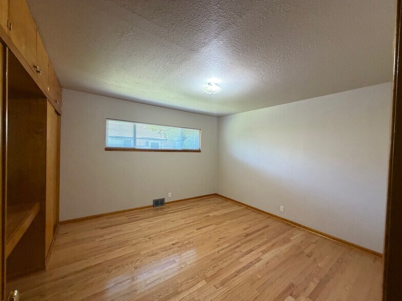 Building Photo - 4821 NE 42nd Ave