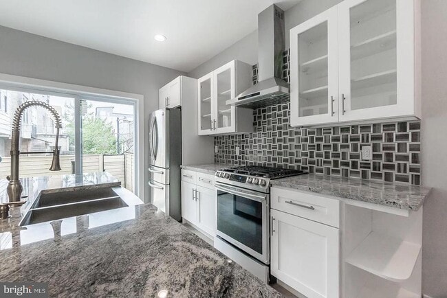 Building Photo - 2055 Tasker St