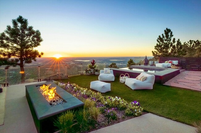 Building Photo - Private Foothills Sanctuary Minutes from D...