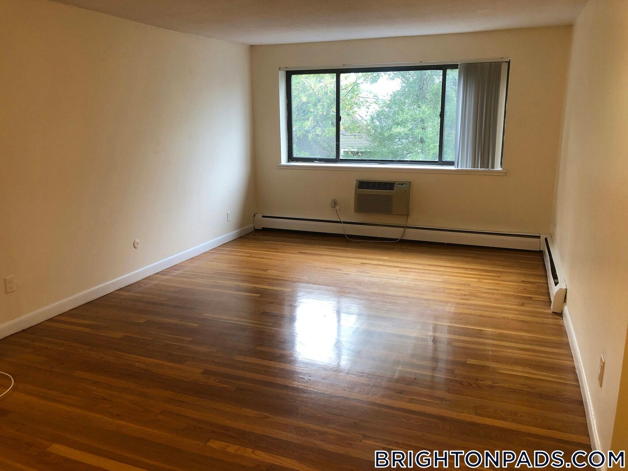 Building Photo - 122 Dustin St