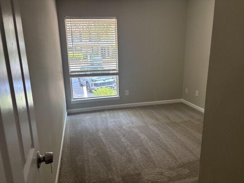 Building Photo - Room in Townhome on Winterbrook Ct NW