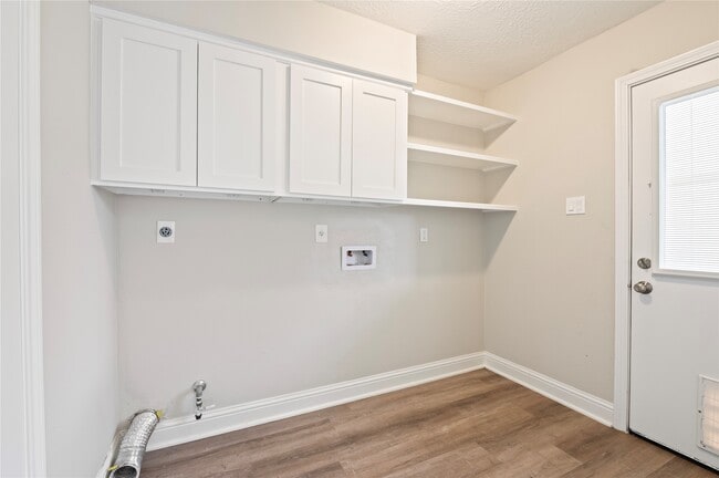 Building Photo - 15411 Woodcote Ct