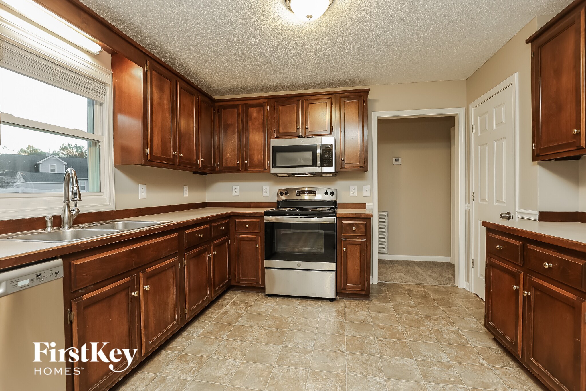 Building Photo - 161 Shady Maple Dr