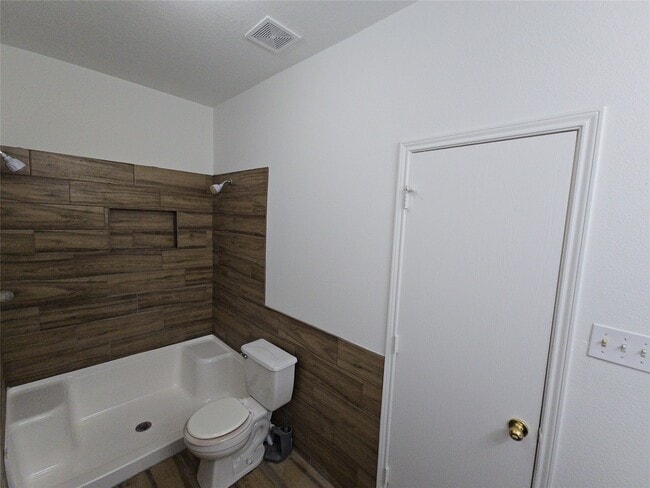 Building Photo - 5006 Mill Creek Dr