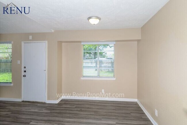 Building Photo - AVAILABLE NOW FOR A SELF GUIDED TOUR!