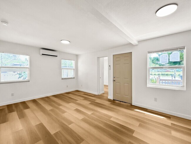 Building Photo - Beautifully Renovated 1 Bed | 1 Bath – Move-In Ready in the Heart of Clearwater!