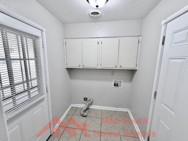 Building Photo - 1266 Hickory Ridge Dr