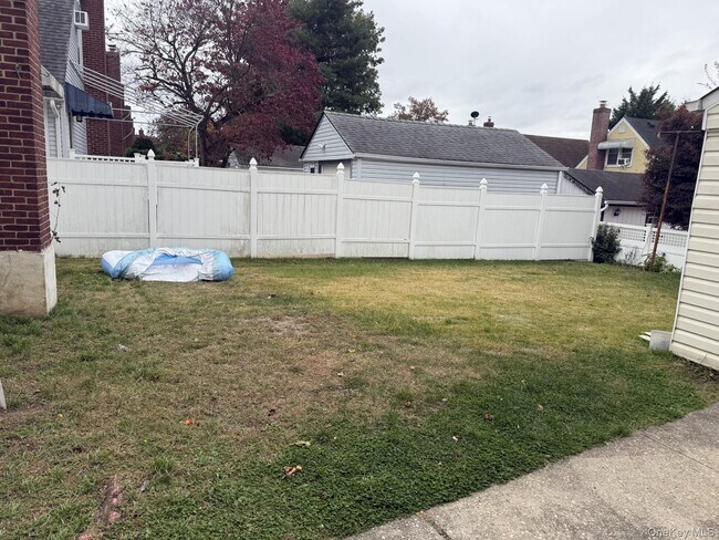 Building Photo - 573 Lakeville Rd