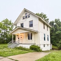 Building Photo - Large 3 bed 1.5 bath! Available NOW!