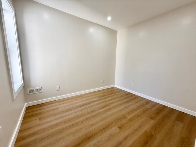 Building Photo - 1729 LeCount St