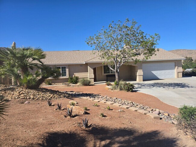 Building Photo - 3 bed/2 bath in Country Club Estates available now!