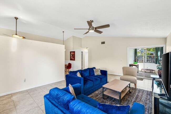 Building Photo - 7883 Blackwood Ln