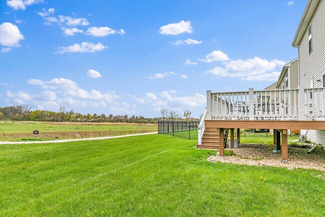Building Photo - 3557 Crestwood Ln