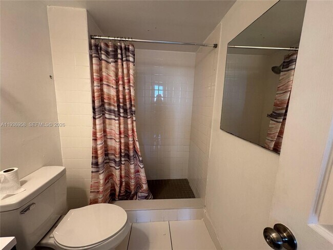 Building Photo - 2821 N Miami Beach Blvd