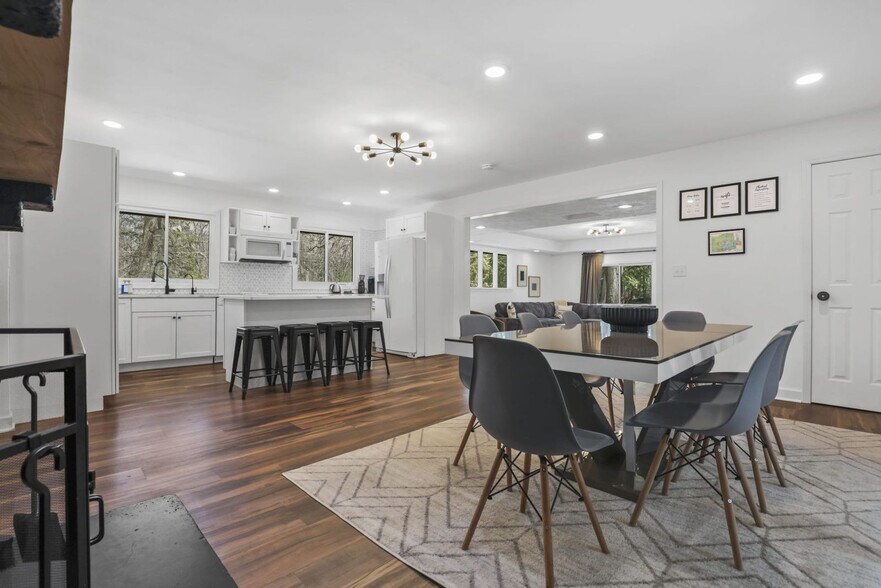 Building Photo - 5488 Fernwood Ln