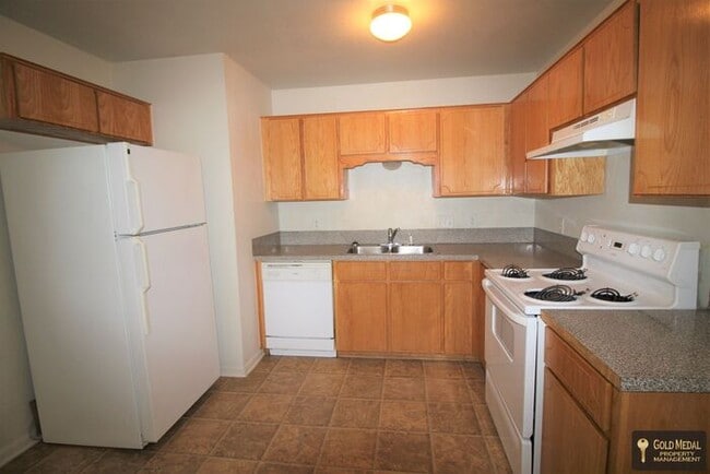 Building Photo - Now Leasing – 401 W Ave E, Unit B