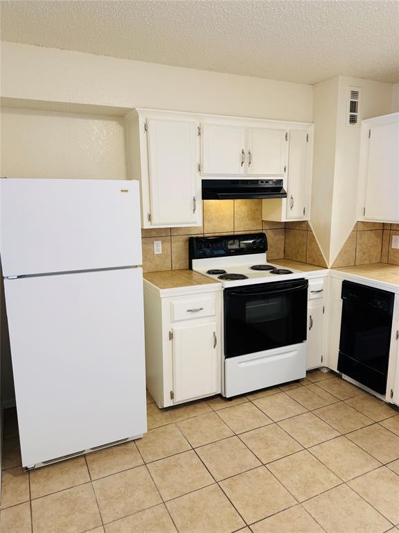 Building Photo - 1901 E Lindsey St