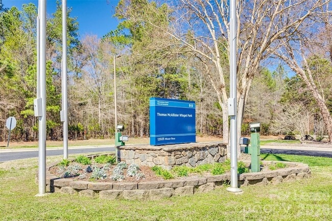 Building Photo - 3725 Planters Watch Dr